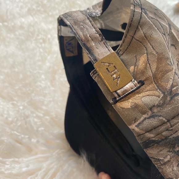 BNWT United Rentals Camo men’s trucker outdoorsman hat in universal sizing!!! - Picture 4 of 7